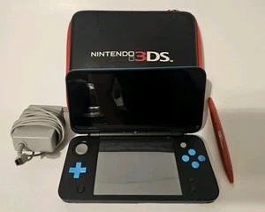 New Nintendo 2DS XL, Console Turchese Nera, Con Custodia, Ottime Condizioni - Foto 1 di 11