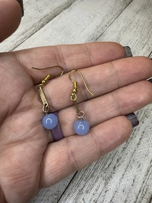 Pendiente gancho de moda bola periwinkle barra dorada/gota de tono Foto 1 de 3