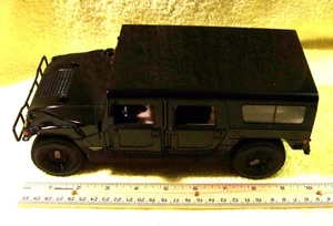 Maisto Premiere Edition, 1:18 Scale, HUMMER, Black 4 Door Wagon, Complete Model - Picture 1 of 14