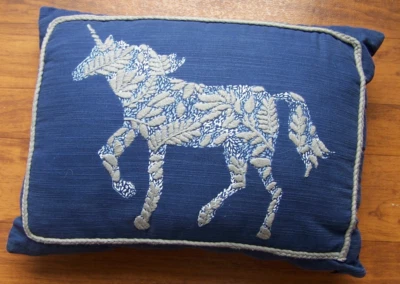 Martha Stewart Bordado UNICORNIO Caballo 16" x 20" Algodón Almohada Cierre Cremallera Foto 1 de 4