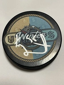 Kailer Yamamoto Firmado Seattle Kraken Invierno Clásico Puck Beckett BAS CERTIFICADO DE AUTENTICIDAD IP a - Imagen 1 de 3