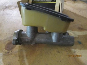 Master Cylinder CHEVROLET CAMARO 1982-1983 PONTIAC FIREBIRD 1982-1983 - Picture 1 of 4
