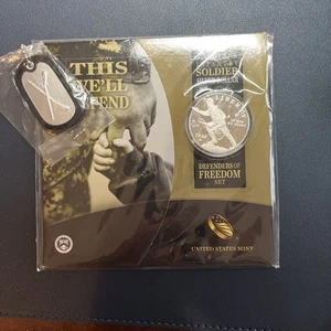 2012-W Infantry Soldier Proof Silver Dollar Defenders Of Freedom Set w/ Dog Tag - Picture 1 of 4