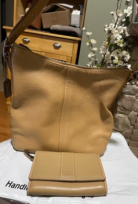 复古蔻驰 9326 Legacy Slim Duffle 棕褐色皮革单肩包和匹配钱包 — 第 1/4 张图片