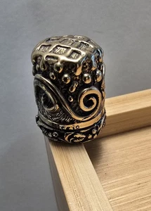 Vintage DANIEL Dan RICCIO Bronze Hochzeit Fingerhut signiert Gitter Ranken Beere - Bild 1 von 5