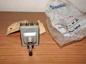 Cutler-Hammer / Eaton 7612K2 Toggle Switch - Picture 1 of 3