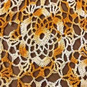 Crochet Yellow & White Table Runner Lace Floral Handmade 13" x 30" Vtg Retro - Picture 1 of 7