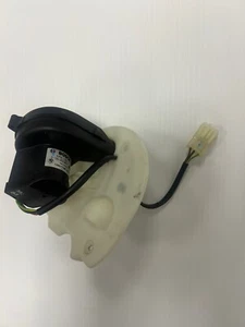 ๐ 01-06 E46 M3 BMW ECU FUSE BOX FAN BLOWER E39 E46 E53 X5 Z4 E85 E86 (3 PIN) - Picture 1 of 6