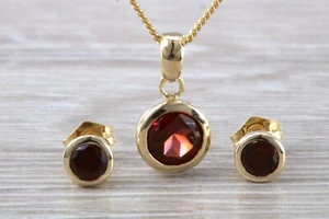 Conjunto de pendientes granate corte redondo y collar a juego en oro amarillo - Imagen 1 de 5