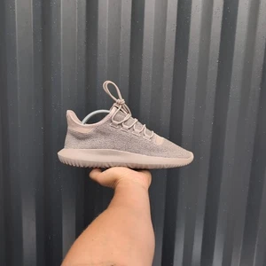 UK 8 - adidas Tubular Shadow Sneaker Trainers Grey Cotton BY3574 Mens - Picture 1 of 11