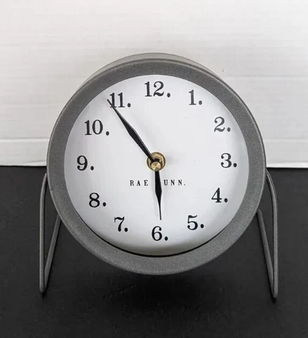 EUC RAE DUNN Round Matte Silver Tone Desk Shelf Clock Free Standing   7" Cover