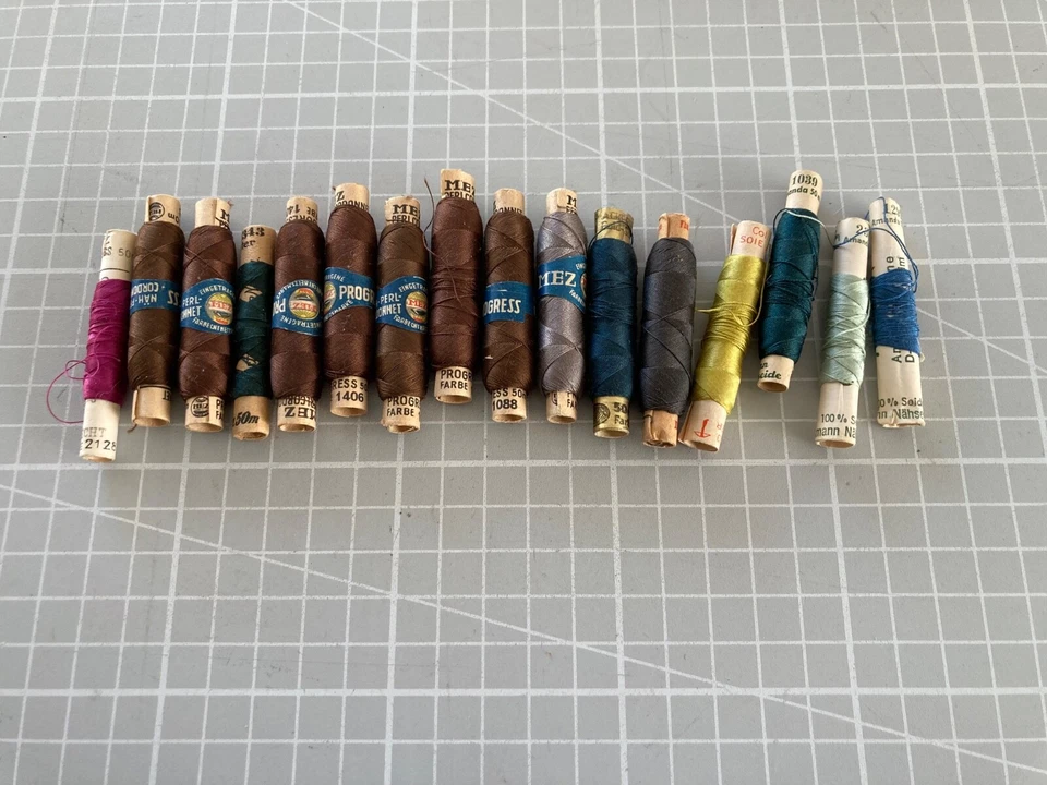 8 neue Rollen MEZ/Amman Garn 8 angefangene Rollen Garn gemischte Farben 50 Meter - Bild 1 von 1