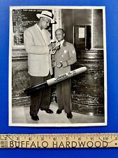 1950 LUKE EASTER Cleveland Indians ‘Signs Autograph’ Photo Shelby Hotel Detroit