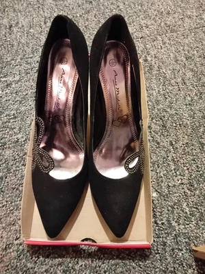 ladies shoes 8 standard - Image 1 of 4