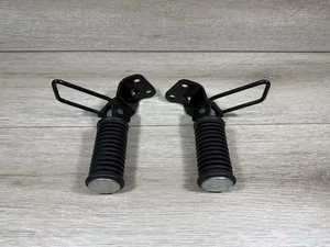 01-04 Suzuki VL800 Intruder Volusia Rear Passenger Foot Peg Set Pair NR1 - Picture 1 of 12