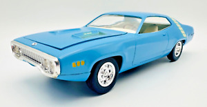1971 Plymouth Road Runner 2DR Hardtop - Monogram - built kit - Petty Blue