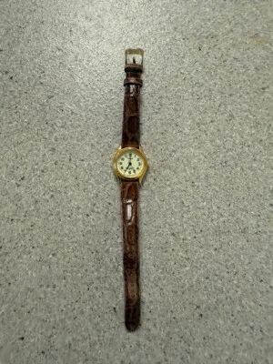 Водонепроницаемые японские кварцевые часы Lorus V821 0120 Gold Stretch - Изображение 1 из 4