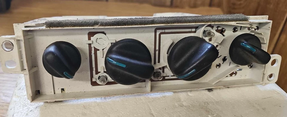 00 01 02 03 04 05 DODGE NEÓN Calentador A/C Control Sin Cara Foto 1 de 4