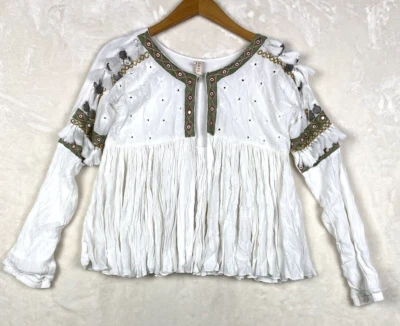 Anthropologie 衬衫女式小号 Raga 开放式作物流苏流畅孔眼串珠波西米亚 — 第 1/4 张图片