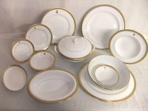 Royal Worcester - Davenham - vintage 1995 fine bone china, gilded crest - 1C3G - Picture 1 of 18