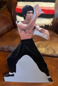 Bruce Lee Arti Marziali e Film Figure Espositore da Tavolo Alto 10 1/2" - Foto 1 di 2