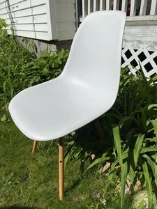 Price Drop!!! White Modern Chair- Only 1 Left!!! - Picture 1 of 5