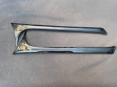 Ford 1954 moldura de parabrisas 4 puertas Crestline. Foto 1 de 4