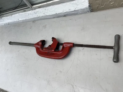 RIDGID Model 4-S Heavy-Duty Pipe Cutter 2 in. to 4 in. with handles Made in USA - Image 1 of 4
