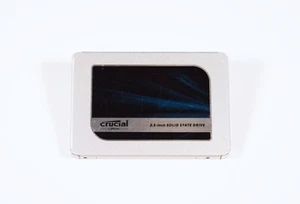 CRUCIAL MX500 2.5" ZOLL SSD FESTPLATTE 250GB SATA 6Gb/s CT250MX500SSD1 - Bild 1 von 3