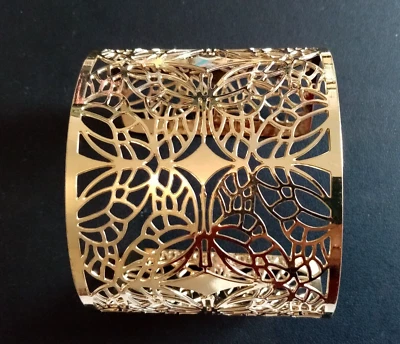 large bracelet manchette ,métal doré finement ciselé, signé Annick Goutal Paris - Photo 1/4