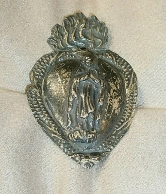 COEUR ENFLAMME /ND de LOURDES/ARGENT?/EX VOTO/église/XIXème/OCCASION/H. 7 cm - Photo 1/3