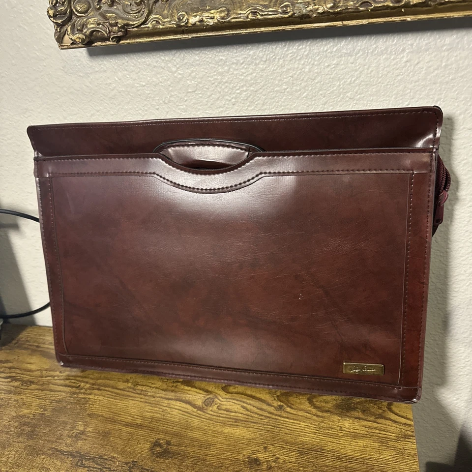 Maletín vintage de cuero Oleg Cassini Foto 1 de 4