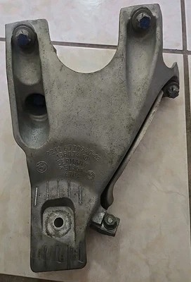 2006-2010 BMW 525i,530i  3.0L  Right Engine Mount Bracket 22116770940 + BOLTS  - Image 1 of 4