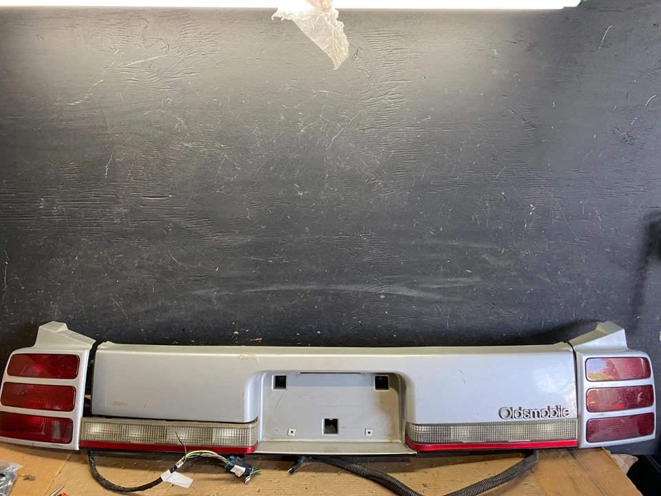 Отделочная панель заднего кузова Oldsmobile Cutlass 1989–1991 годов выпуска отделка багажника S3348 DG - Изображение 1 из 4