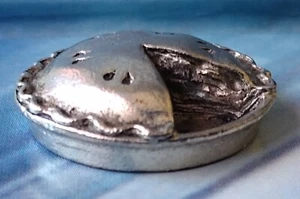 Apple Pie Pewter Metal Token Monopoly Piece Parts Replacement 2005 Open Package - Picture 1 of 2
