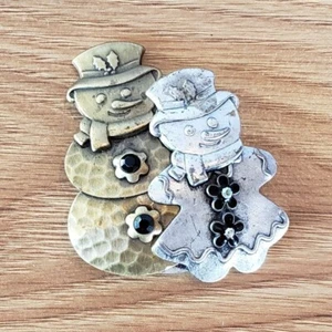 Vintage Christmas Winter Snowman Couple Hammered Metal Pin Brooch Rhinestone BP1 - Picture 1 of 7