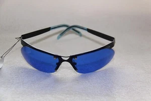 GROSSE FARB BRILLE SONNENBRILLE GLÄSER BLAU RAHMEN NUR OBEN SCHWARZ AUS METALL - Bild 1 von 3