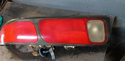 Conjunto de luz trasera izquierda Ford Probe 1995-1997 043-1444 usado Foto 1 de 4