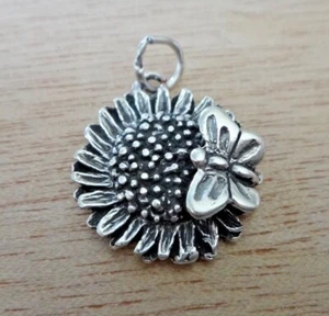 Flor de girasol detallada de plata de ley de 18 mm con dije de mariposa - Imagen 1 de 3
