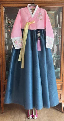 Vestido Hanbok Coreano Tradicional Talla L - Top Rosa y Falda Azul Verde Seda Foto 1 de 4