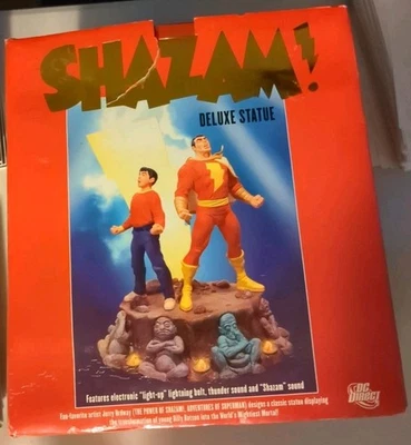 NOVO/SELADO DC Direct Shazam Deluxe som e iluminação estátua diorama - Imagem 1 de 4