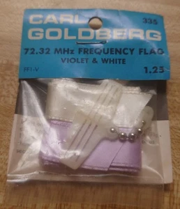 VINTAGE NEU IN VERPACKUNG NOS CARL GOLDBERG FREQUENZ FLAGGE #335 NR 72,32 MHZ VIOLETT WEISS USA - Bild 1 von 3