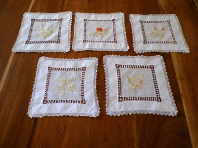 Lot de 5 petits napperons lin  blanc brodé de fleurs  ( ref 18 ) - Photo 1/4