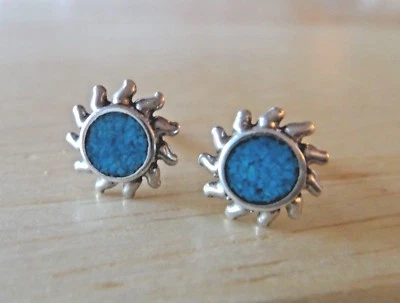 ¡Pequeños pendientes de plata esterlina de 8 mm con tachuelas de sol de piedra azul! Foto 1 de 3