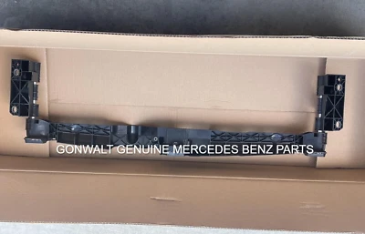 Mercedes Benz E350 E250 E63 AMG S E550 E400 2014-2016 Grille Bracket 2128801403 - Image 1 of 3
