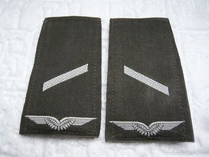 KLETT Rangabzeichen Luftwaffe Gefreiter weiß/oliv Schulter Klappen Schlaufen    - Bild 1 von 1