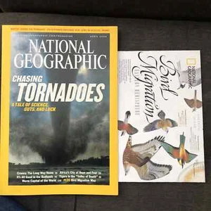 NATIONAL GEOGRAPHIC April 2004 CHASING TORNADOES Badlands TIGERS With Map - Picture 1 of 6
