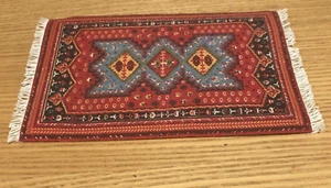 Vintage LUNDBY Dollhouse Rug (faux) Lovely soft red & blue Design - Picture 1 of 4