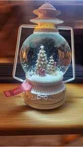 Martha Stewart beleuchtete musikalische Feiertags-Schneekugel (B-1) - Bild 1 von 6