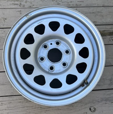 Llanta de acero de fábrica OEM 17” CHEVY GMC SILVERADO SIERRA 2025 WT 8130 Foto 1 de 4